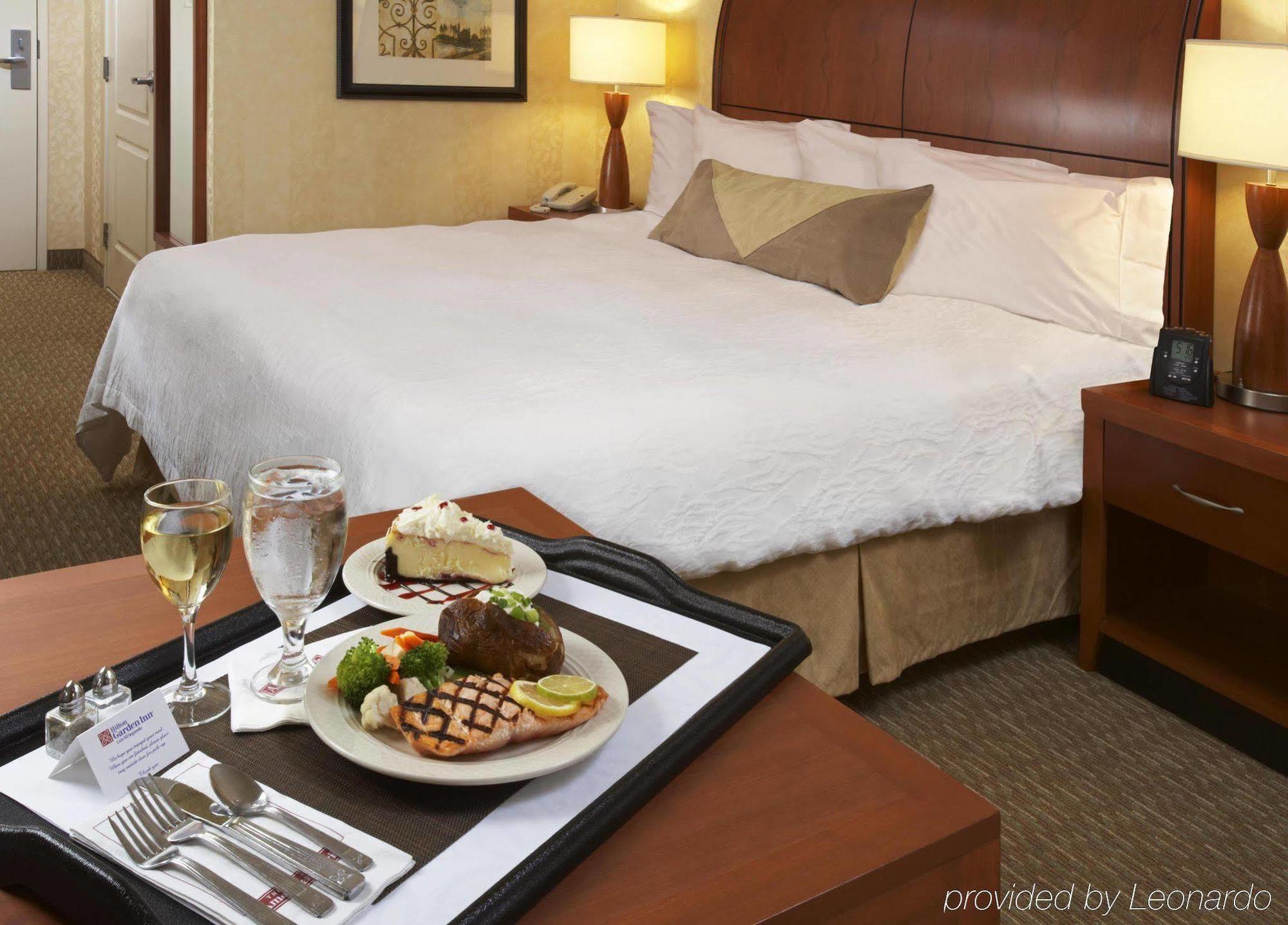 Hilton Garden Inn Shirlington Arlington Værelse billede